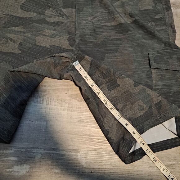 SALTY CREW Mens Shorts Sz 32 Hybrid CAMO Striped Walking Swim Casual Golf Fish - Picture 11 of 12